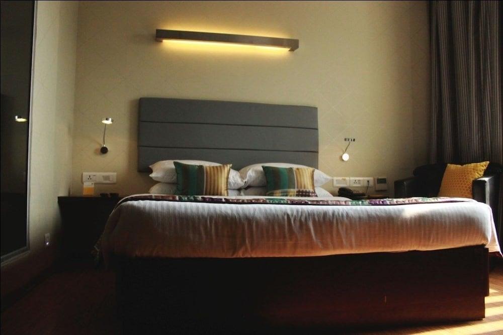 Keys Prima By Lemon Tree Hotels, Pimpri, Pune Экстерьер фото